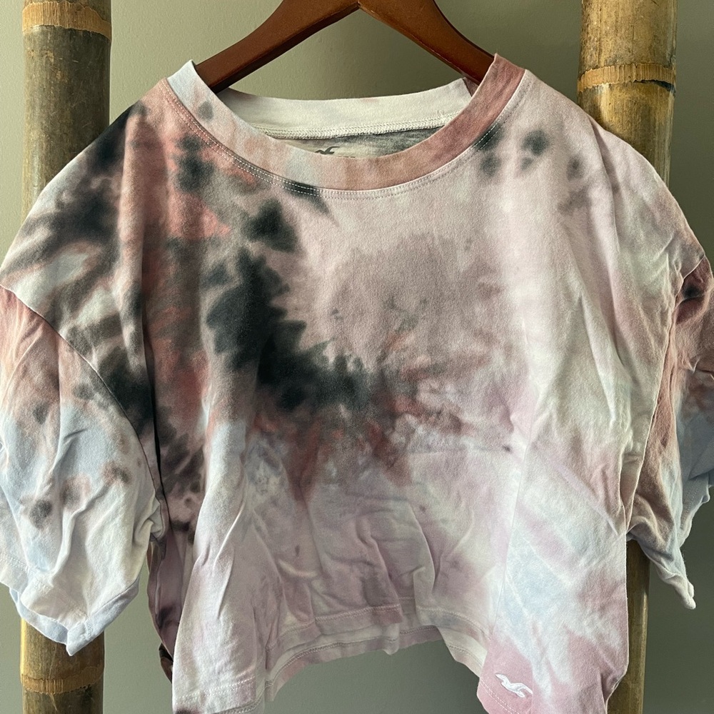 Hollister Pink and Black Tie-Dye Cropped Tee
